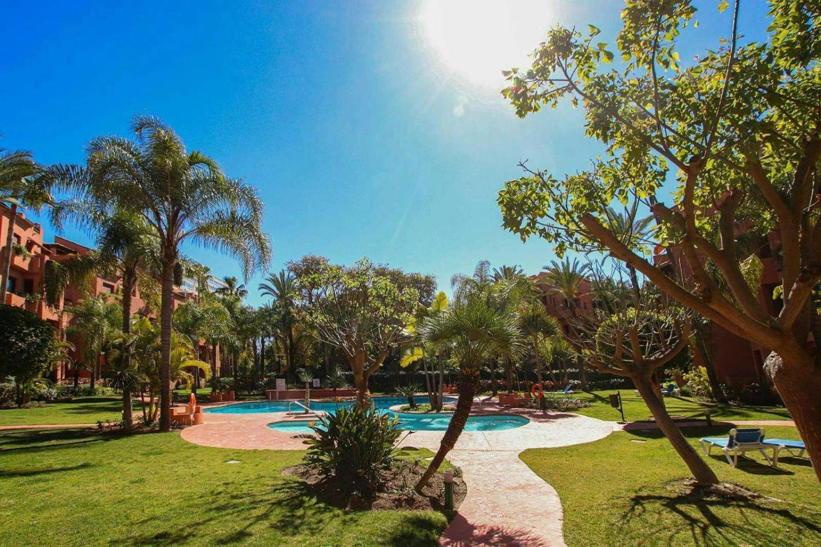 Апартаменты Piso 4 Hab. - Elviria Playa Марбелья Экстерьер фото