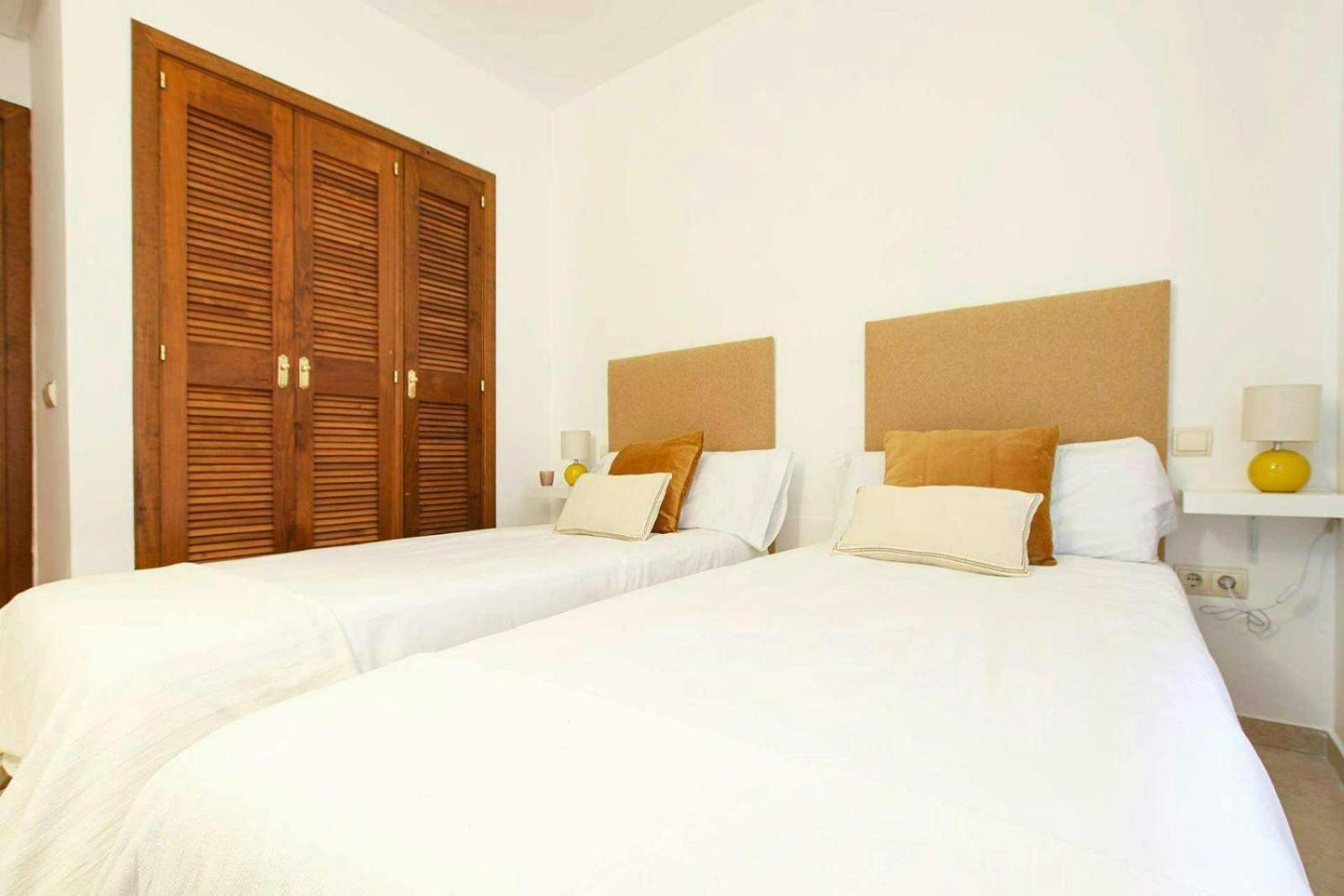 Апартаменты Piso 4 Hab. - Elviria Playa Марбелья Экстерьер фото