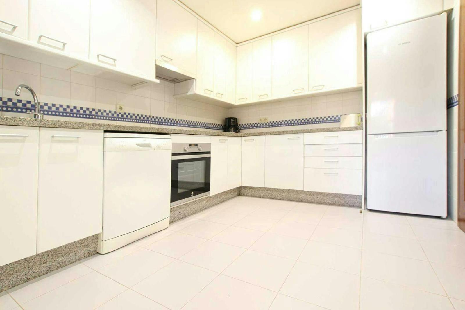 Апартаменты Piso 4 Hab. - Elviria Playa Марбелья Экстерьер фото
