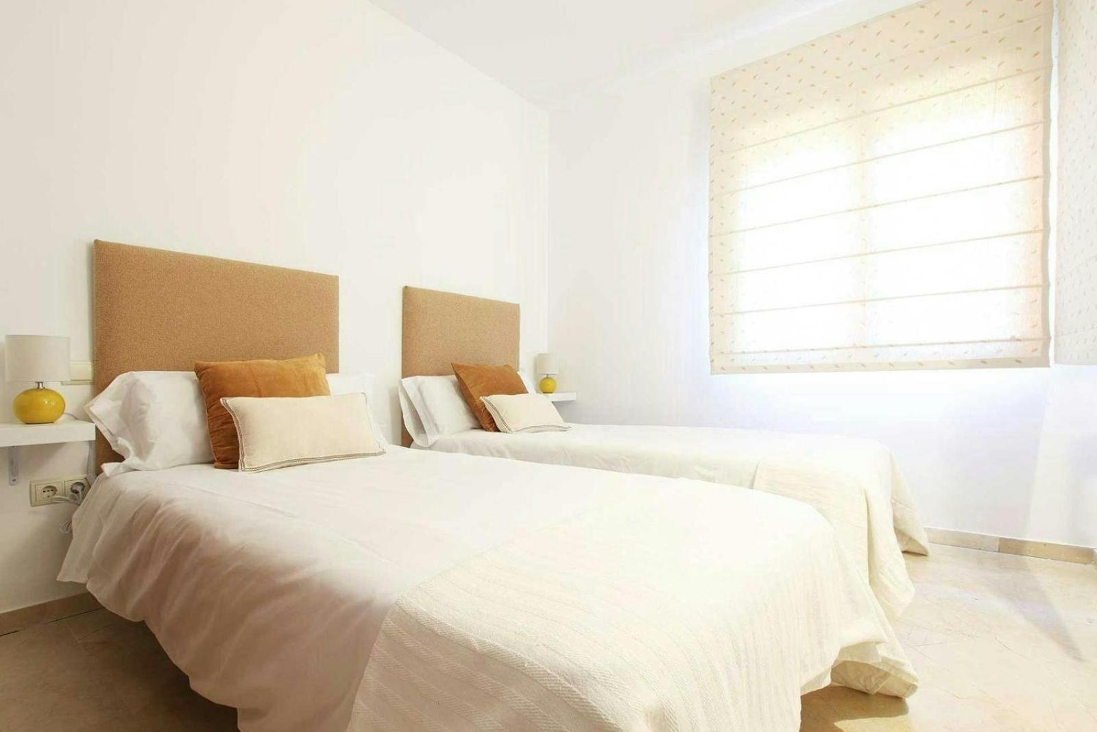 Апартаменты Piso 4 Hab. - Elviria Playa Марбелья Экстерьер фото